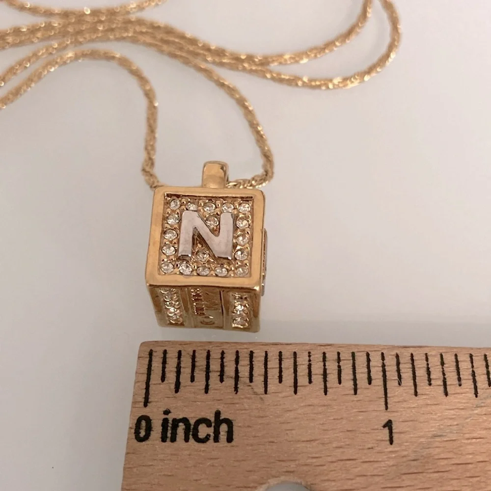 Nina Ricci Pendant Necklace - Picture 6 of 6